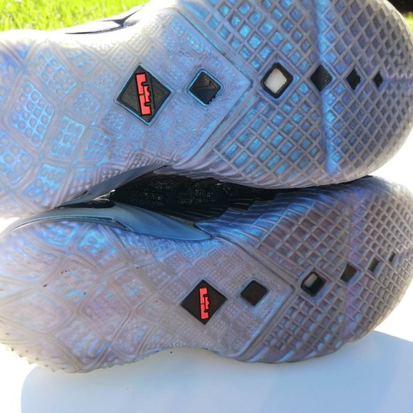 Nike LeBron XVIII NRG GS Size 4Y Black Bright Crimson Youth Woman Kids - Picture 14 of 16